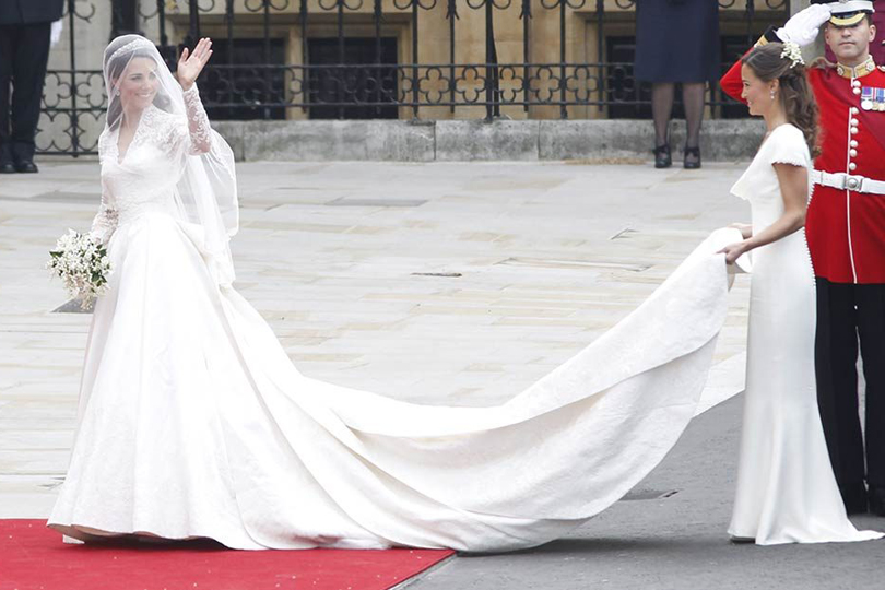 THE STORY OF- Kate Middleton's Alexander McQueen Wedding Dress - Entering The Church