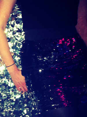 R - Average Male Sequin 300x400 R - Average Male Sequin 300x400