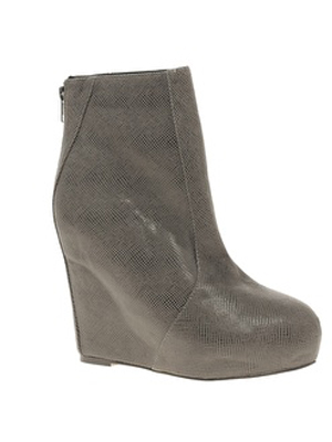 Concealed Heel Boot